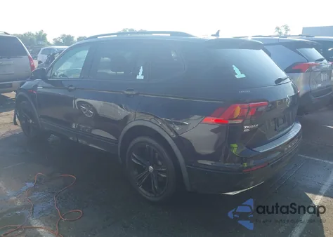 2019 Volkswagen Tiguan 2.0T Se/2.0T Sel/2.0T Sel R-Line/2.0T Sel R-Line Black z USA, uszkodzony, nr VIN 3VV3B7AX3KM135261